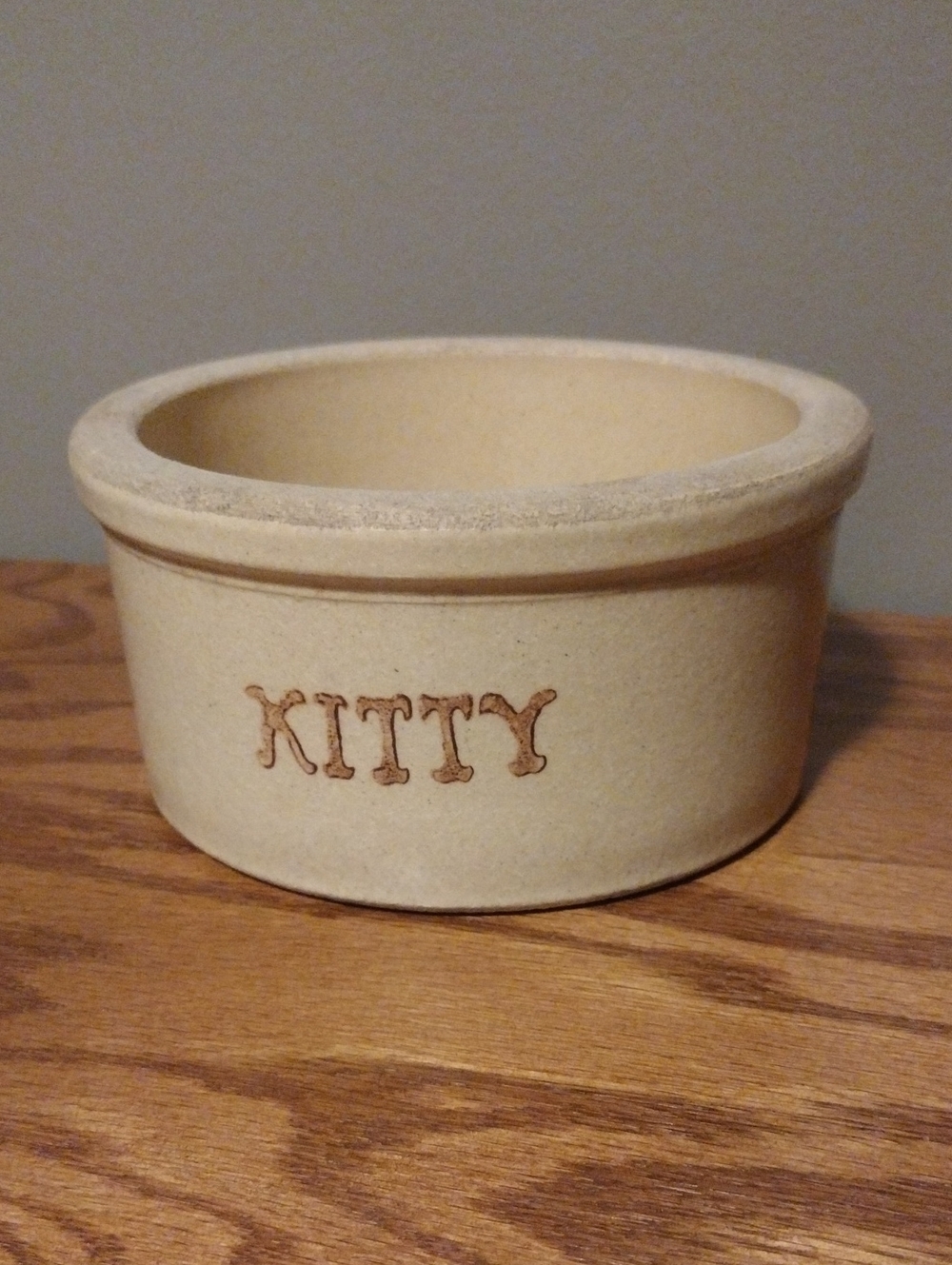 Roseville 'Kitty' Crock